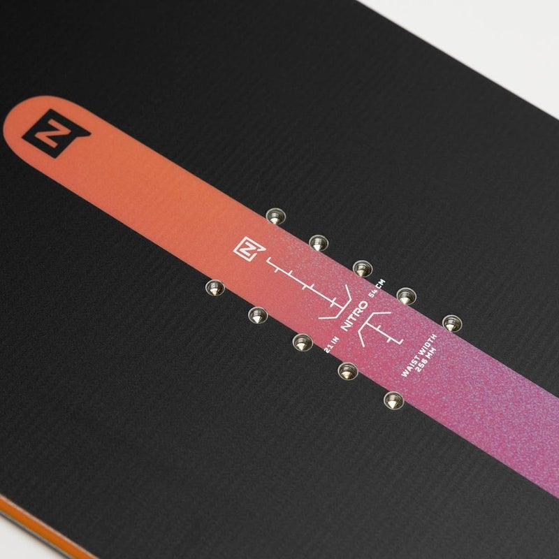 Nitro Prime Chroma Cam-Out &ndash; Versatile All-Mountain Snowboard
