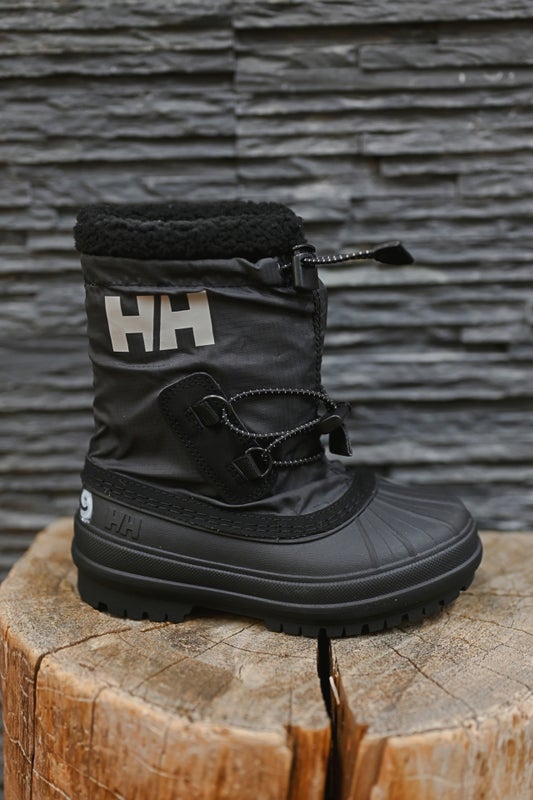 Kid's winter clothing set rental in Levi | ONE DAY