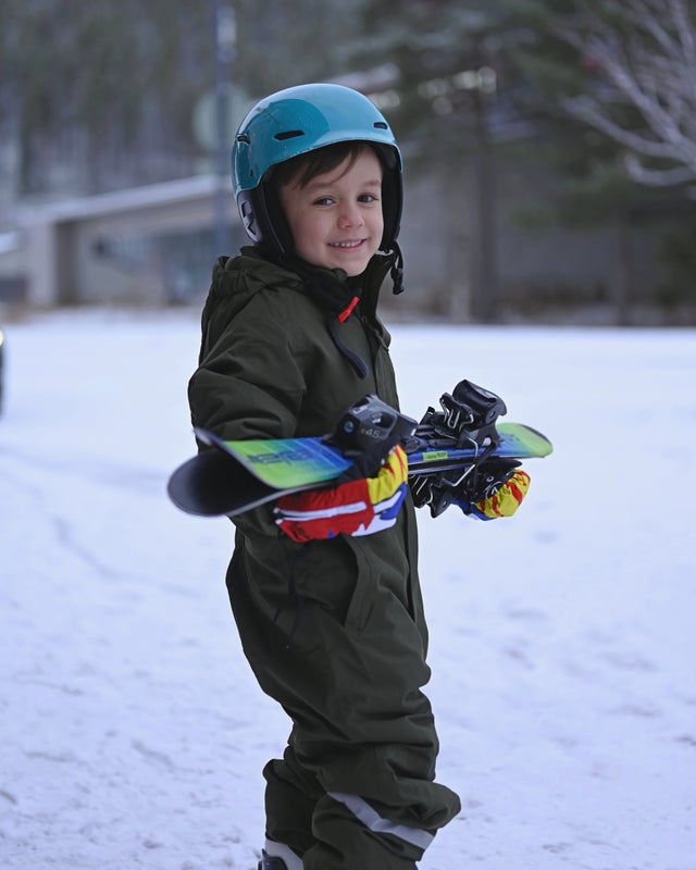 Kid's winter clothing set rental in Levi | ONE DAY